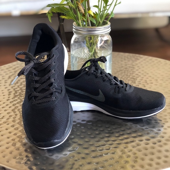 Nike Shoes - Nike Running Shoe